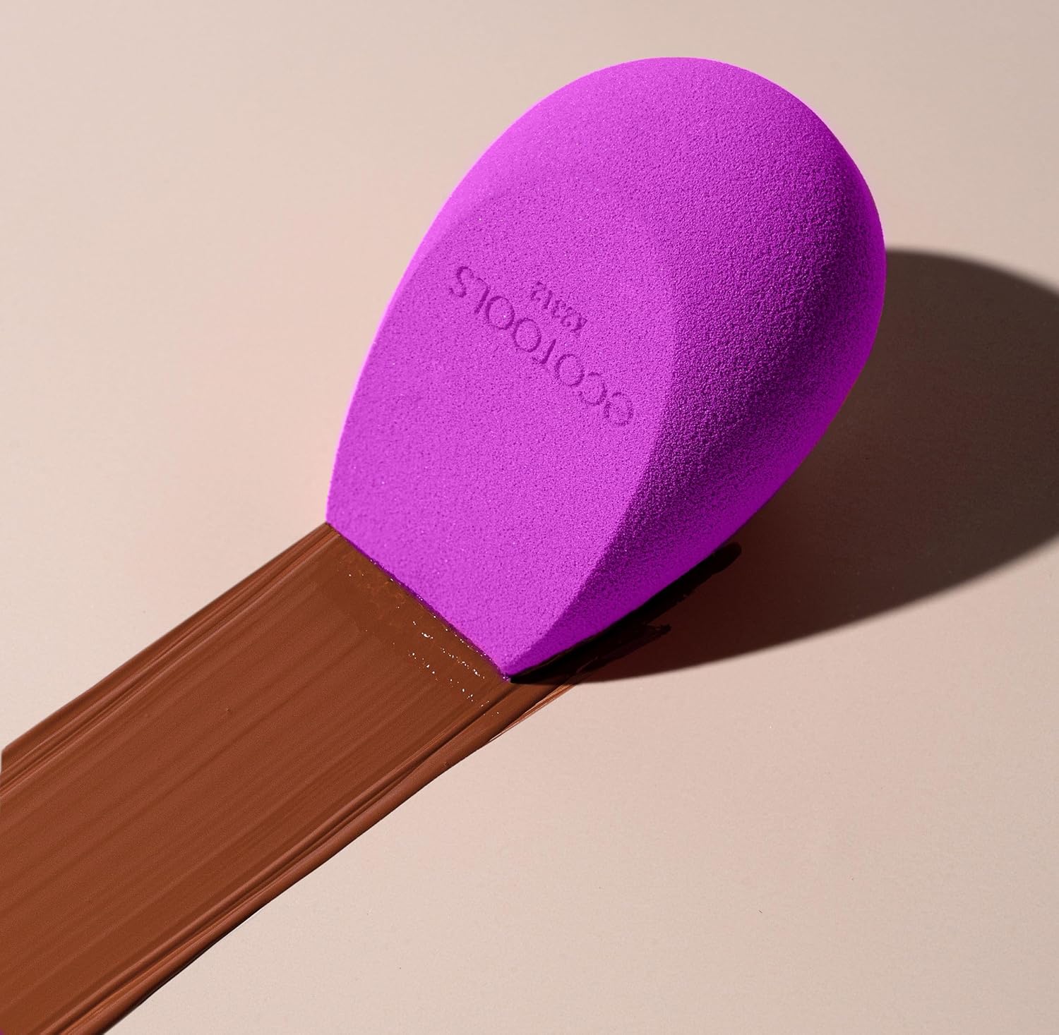 Губка для макияжа EcoTools Bioblender, Биоразлагаемый блендер для макияжа, для жидких и кремовых тональных средств, Устойчивое, бесшовное нанесение, Экологически чистый спонж для красоты, не содержит вредных веществ и латекса, 1 шт, фото 7