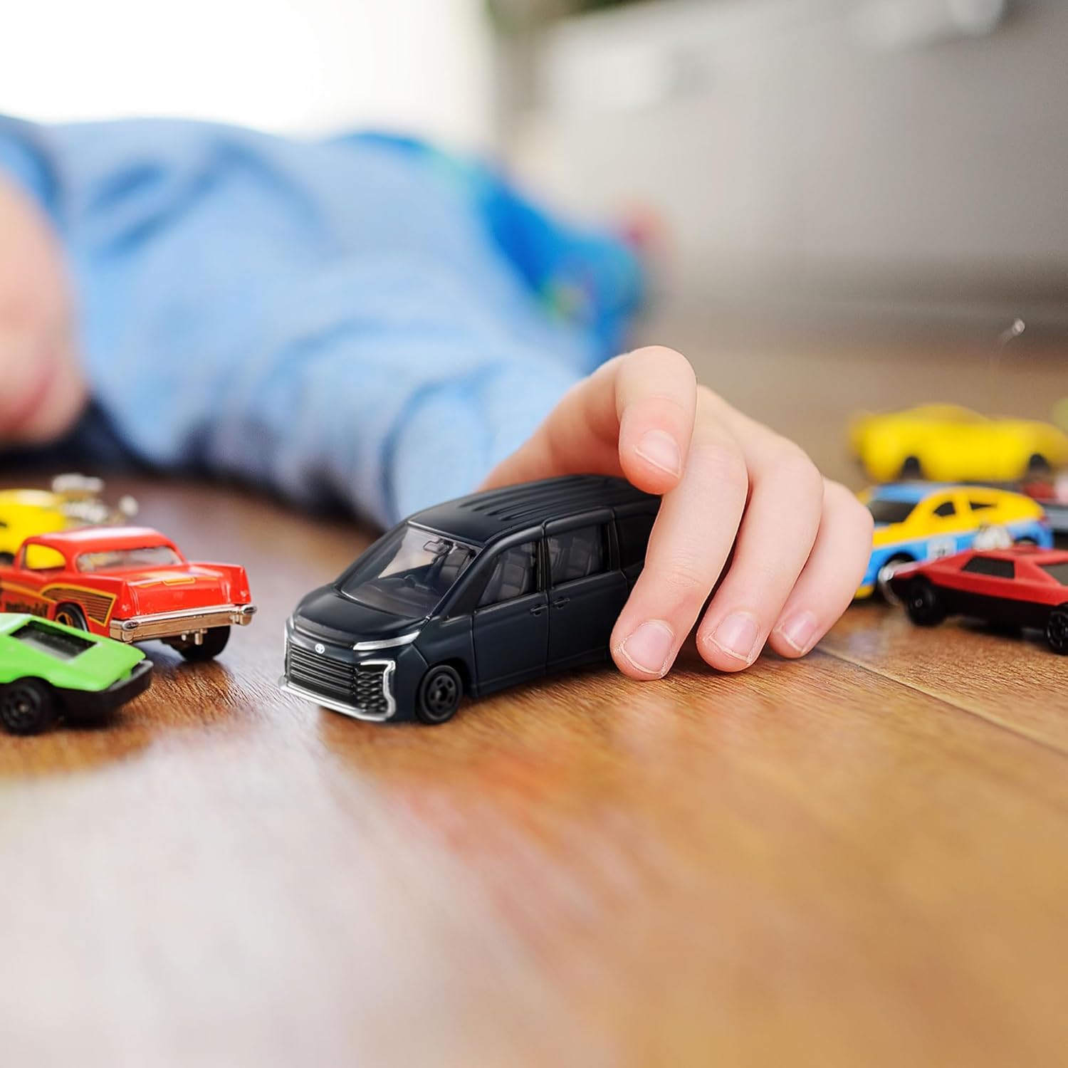 Игрушка-машинка Takara Tomy Tomica № 64 Toyota Voxy (в коробке), для детей от 3 лет, фото 2