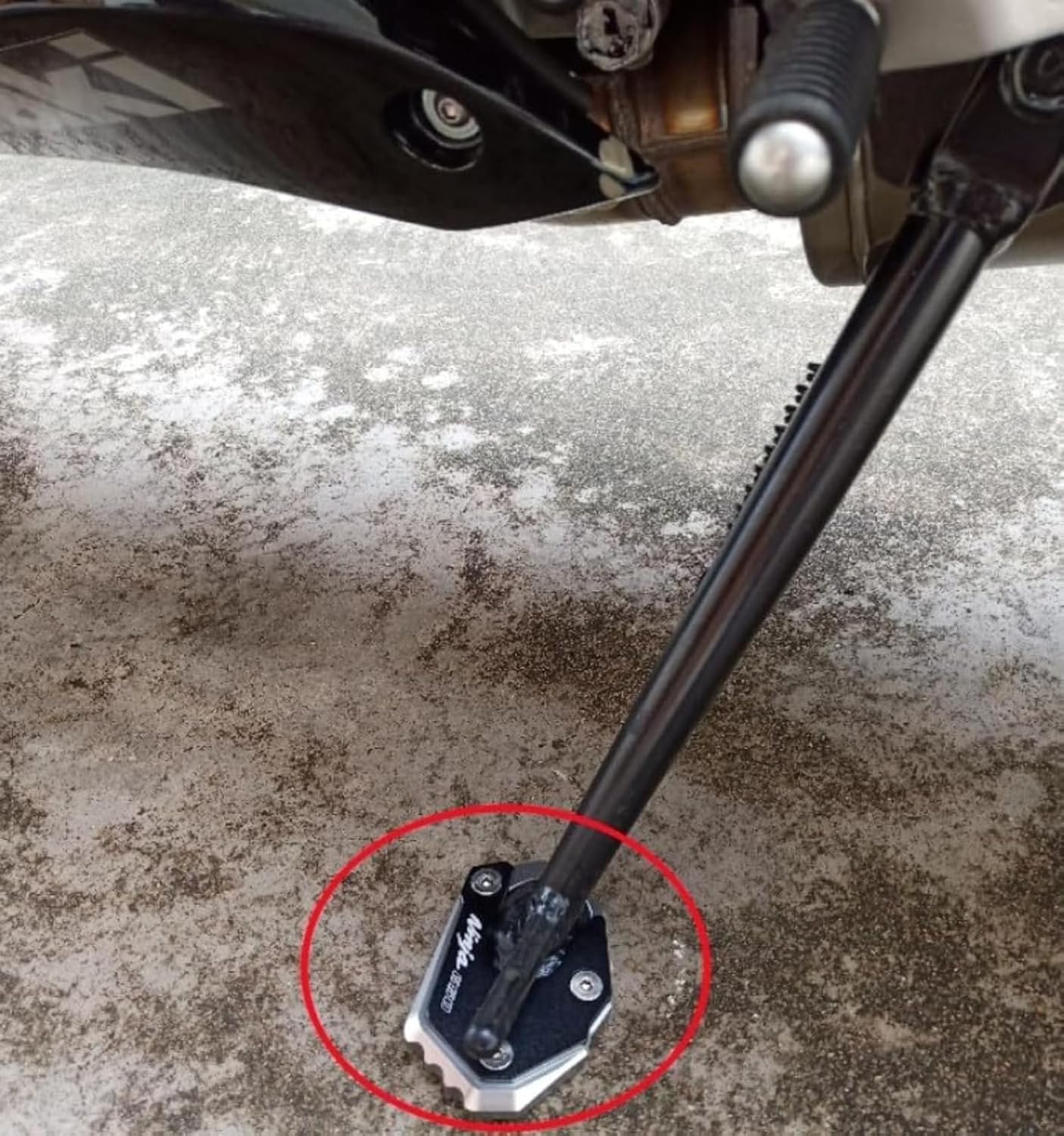 подставка для мотоцикла z900rs Боковая накладка для защиты от ударов Накладка для защиты от ударов Накладка для защиты от ударов Z900RS 2017-2023 (2 шт.- черные, как показано на рисунке), фото 4